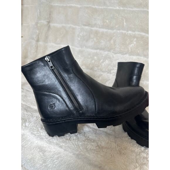 Born sz 7 Tricia Ankle Bootie Zipper Black Leather lug Sole festival - Picture 3 of 4